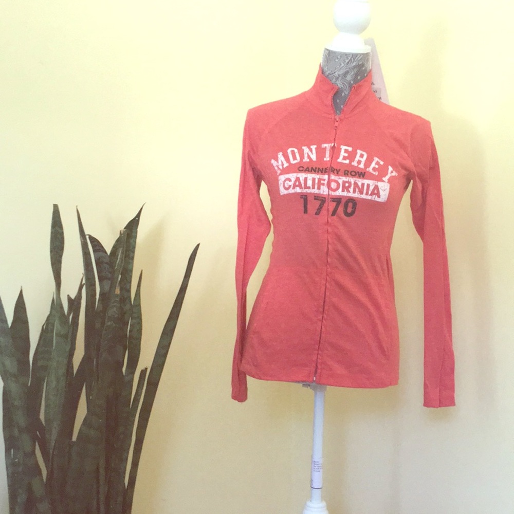 Lightweight monterey zip up!